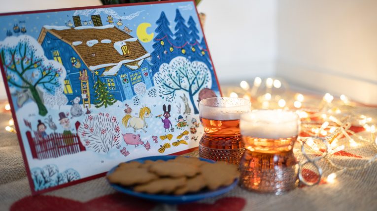 Adventtikalenteri, pipareita ja glögiä